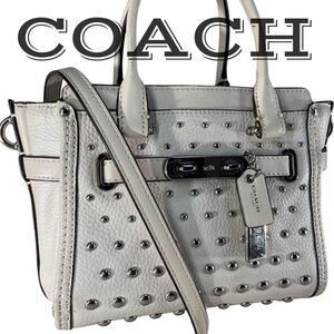 Coach Swagger 21 w/Studs EUC